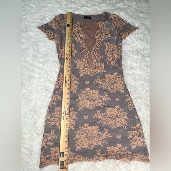 Storia | Lace Mini Dress - Picture 10 of 10